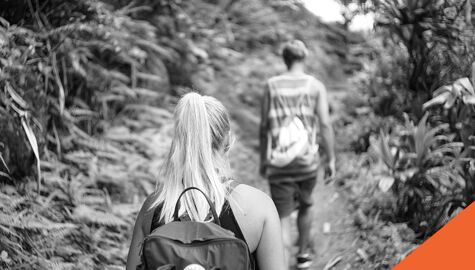 couple hiking on vacataion